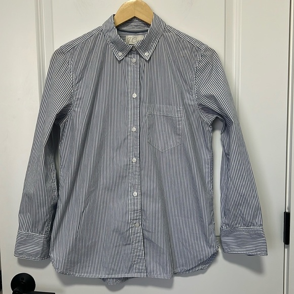 J.Crew Women’s Classic Fit Button Down Shirt in Blue Stripes Cotton size 6 - Picture 1 of 4